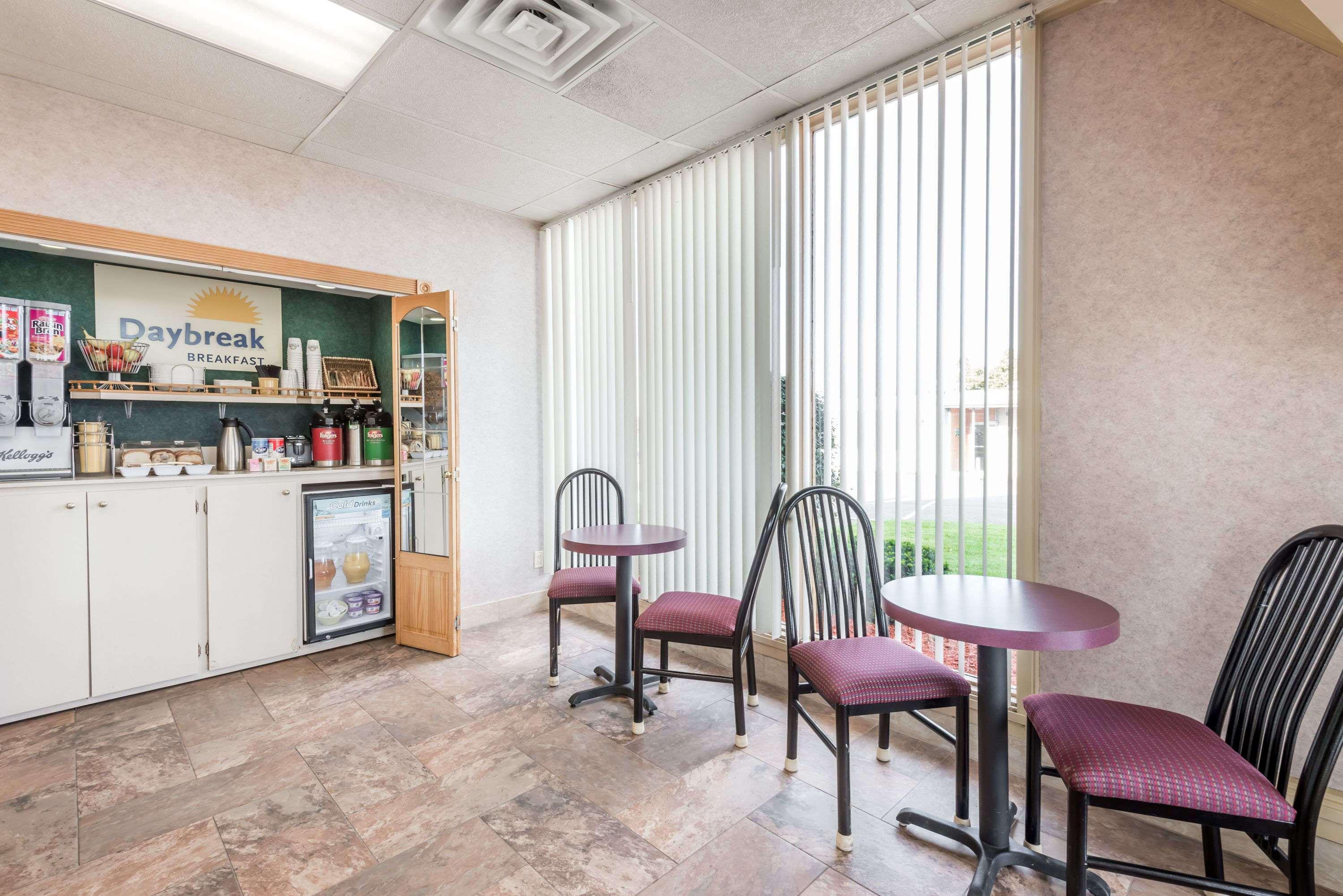 Days Inn By Wyndham Niles Luaran gambar